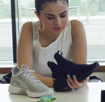 DmCqfYEXoAA3vrR.jpg:large