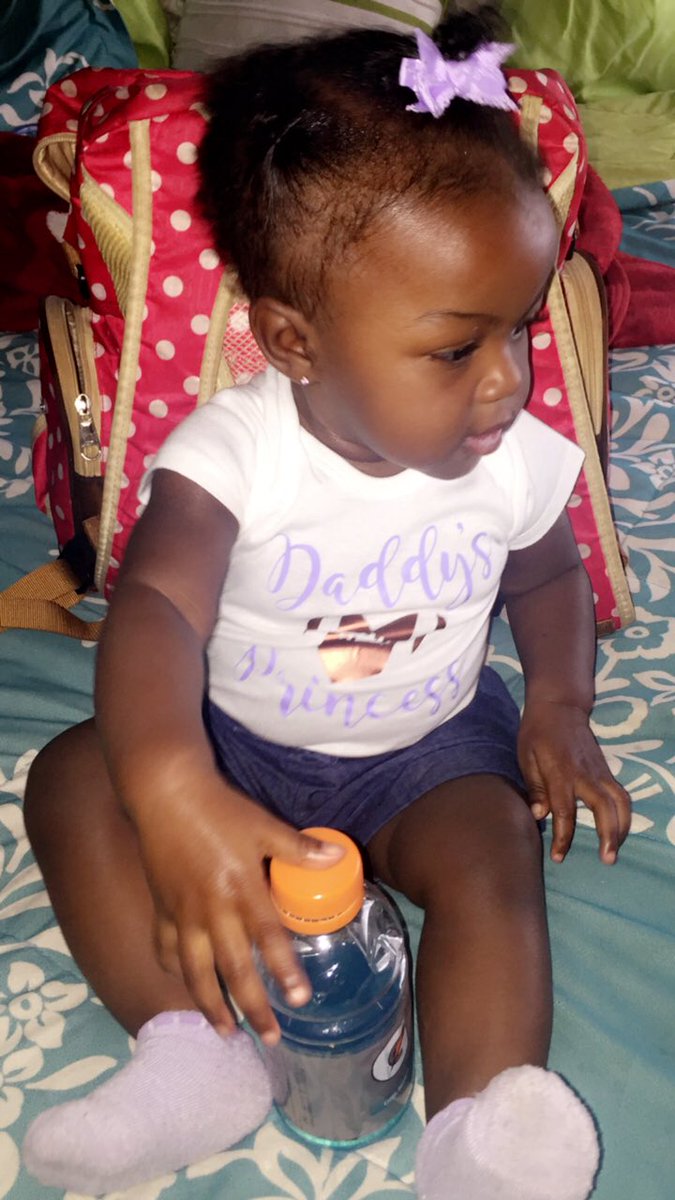 iGOT_SUNSHiNE3's tweet image. Football Season Is Officially Here &amp;amp; Grace Says It’s Game Day For Dada 🏈 👨‍👧 &amp;amp; Were Sending Positive Vibes Your Way 😘 New Atmosphere, New Coaches, New Season, New Team #SameGod✝️ #Daddy’sFootballPrincess #Upshaw22 #UCA🐻 @dukeupshaw1231