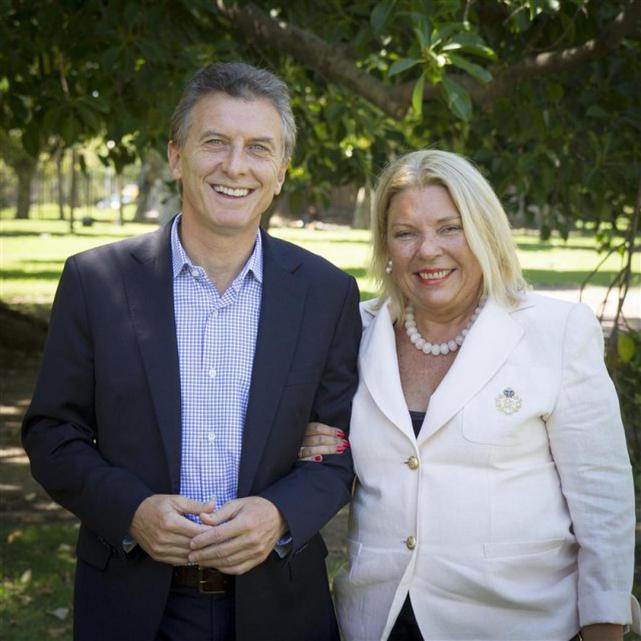 elisacarrio's tweet photo. Yo sostengo a la República, al Presidente, a su equipo y no pido cargos. https://t.co/1h61211Acq