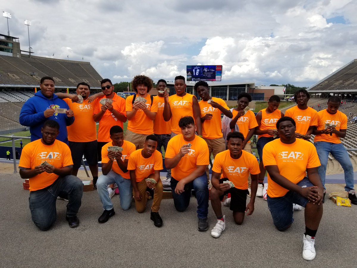 After a tough loss in our season opener, your Huskies traveled to Rice University to work with the the innovative food delivery service @myseatzapp. We had a great day out at the Bayou Bucket game and were honored to represent Westbury!!!!