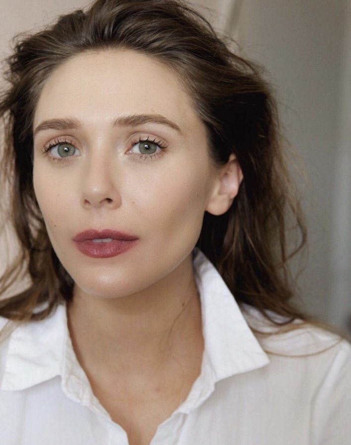 📸 | Elizabeth Olsen pour L’Officiel Indonesia. (Thanks <a href="/EOlsenBrasil/">Elizabeth Olsen Brasil</a>)