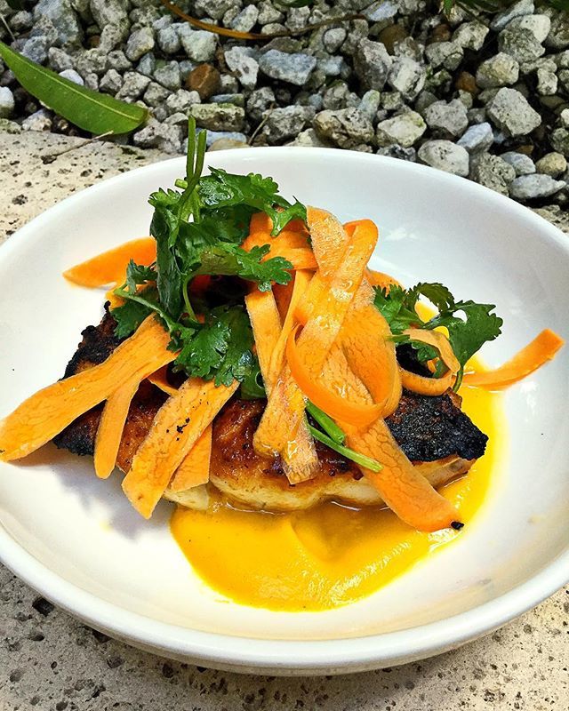 michaelsgenuine's tweet photo. Wood Oven Roasted Snapper π·π΄ made with carrots π₯, ginger, cilantroπ & lime #mgfddinner #thisismgfd #snapper #michaelsgenuine https://t.co/kOvBpOLeFF