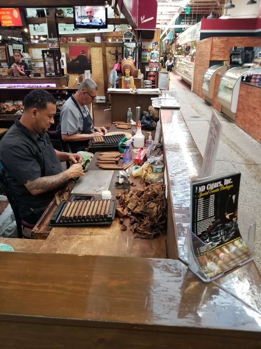 iblogNYC's tweet photo. #AurthurAve #Bronx #Newyork #CIGARS #cigarmaking #iblognyc #TheBigApple https://t.co/hgCAJGVota