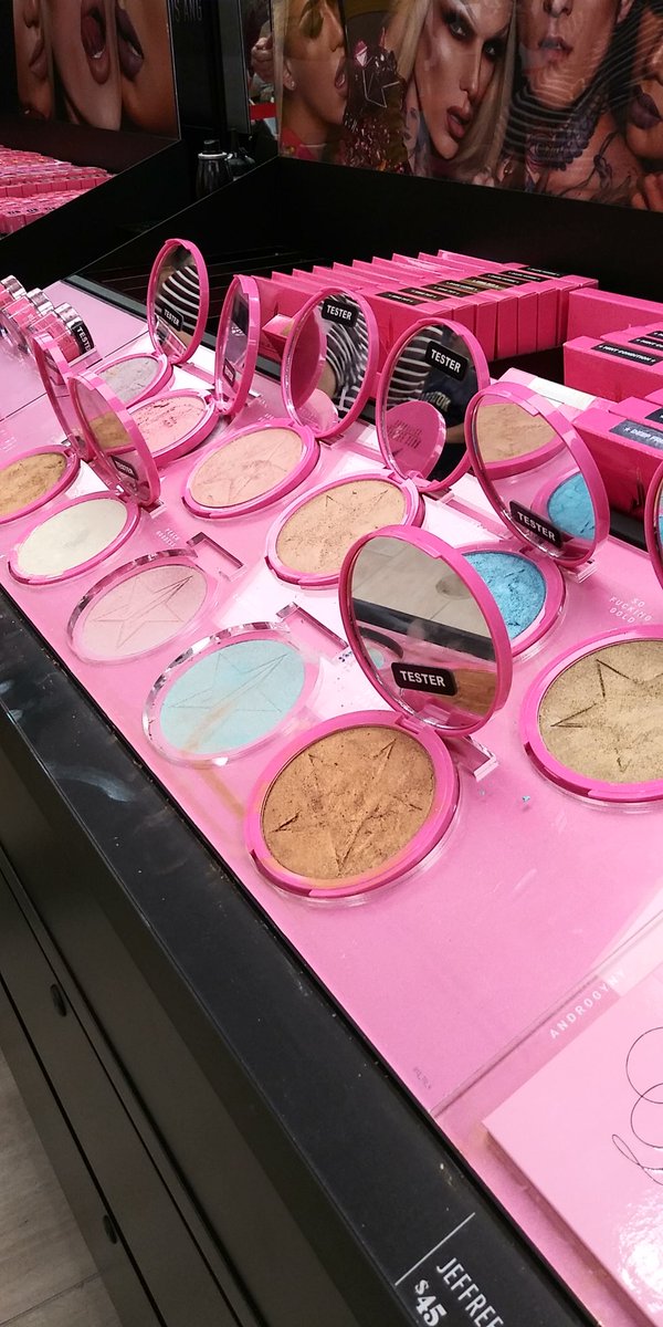 Time_Consumer28's tweet photo. Didn't know we had a Morphe store where I live but I just walked into @JeffreeStar heaven 😭 https://t.co/wBQEq9zD4M