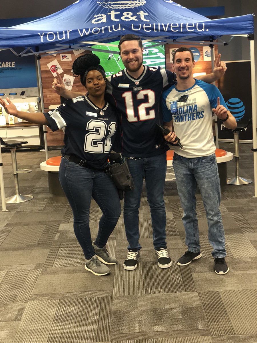 Shoppes bringing in the NFL season with smiles &amp; Energy!!!! #MidAtlanticTAKEOVER #riddlezrydaz <a href="/theriddler704/">Stephanie Riddle</a> <a href="/ecooperATTGSOWS/">Edward C Cooper</a> <a href="/TrevelleForeman/">Trevelle Foreman</a> <a href="/theShoppesLC/">ShoppesLC</a>