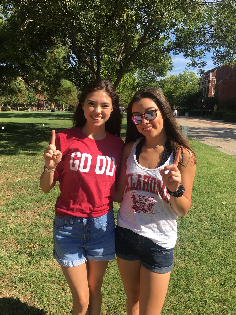 MadilynnMar's tweet photo. It was HOT but so was OU ❤️🏈#OUvsFAU https://t.co/0Ump716Q9d