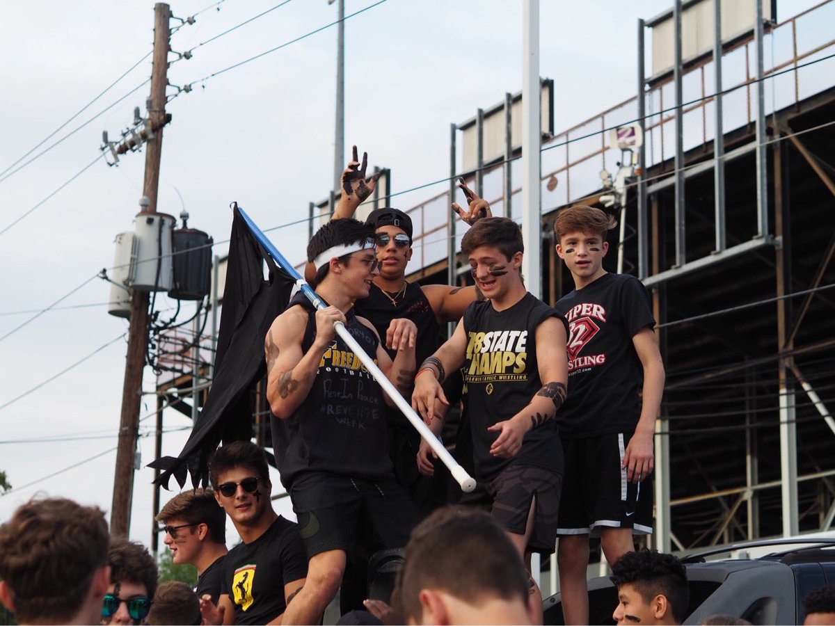 BecaYearbook's tweet photo. Beca pride no matter what happens @BCPEPCLUB https://t.co/1GWjY004A4