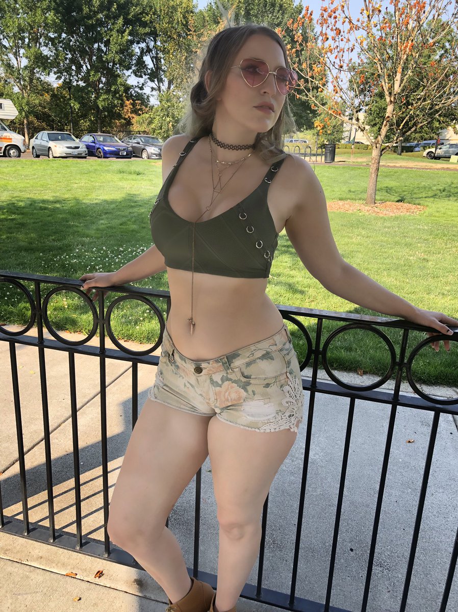 CraftyFoxCosply's tweet photo. #green #chic
π
π
π#makeup @toofaced #wearing @forever21 #croptop @hm #jewelry #choker #sunglasses #shorts #altmodle #adorible #alternativeclothing #hair #boobs #thighs #streetchic #model #fashionmodel #streetfashion #sexy #sexymodel #glamour #lifestyle #perfectbody #kawaii https://t.co/rR6wuKCsLS