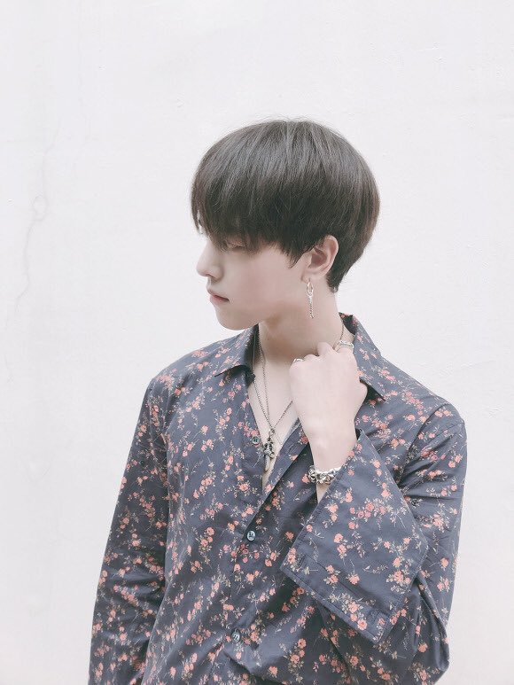 DmD5M4LU0AEoTvI?format=jpg