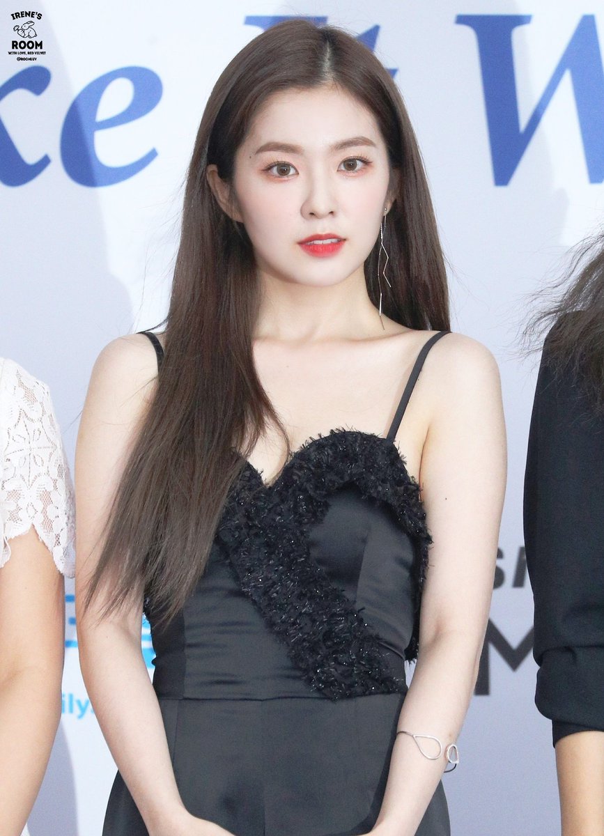 SaintpauliaRV's tweet image. 180830 소리바다어워즈 레카
#레드벨벳 #아이린 #RedVelvet #IRENE 2p
미모💜💙ㅠㅠㅠㅠ