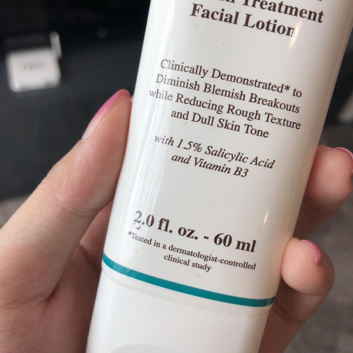 jenitalks's tweet photo. ปรึกษาปัญหาผิวกับ @KiehlsTH สรุปได้ว่าผิวช่วงนี้ต้องใช้ตัวนี้เลย เหมาะกับคนที่ผิวเป็นสิวอุดตัน ผดผื่นเม็ดเล็กเม็ดน้อย ลูบแล้วขรุขระ เพราะมี Salicylic Acid 1.5% แล Vit B3 ใช้แล้วหน้าจะเรียบและใสขึ้นด้วย เดี๋ยวขอลองใช้ก่อนน้าา https://t.co/7dEJB642L1
