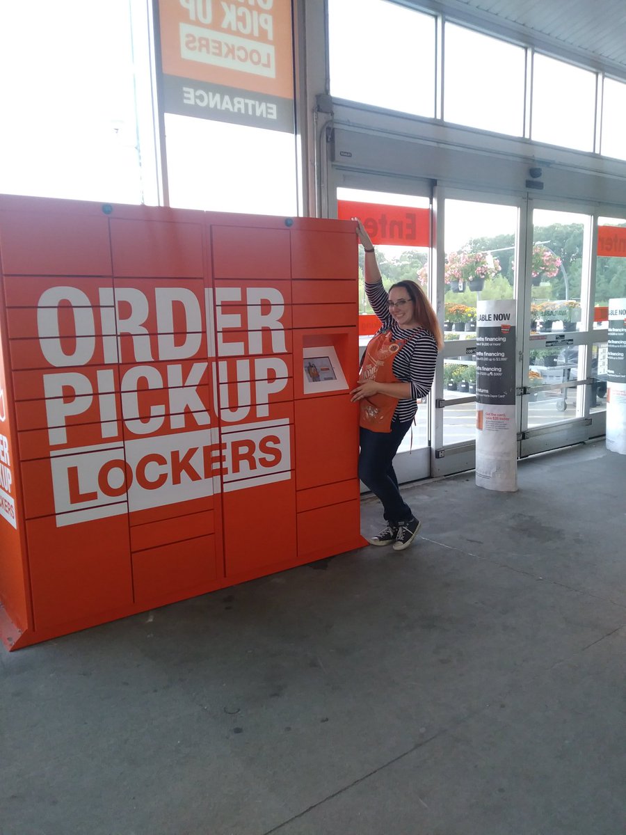 SarahScheideck1's tweet photo. @adriennekolb showing of our new order pick-up lockers. #TeamTully #watchoutvannawhite https://t.co/1zemgBGciR