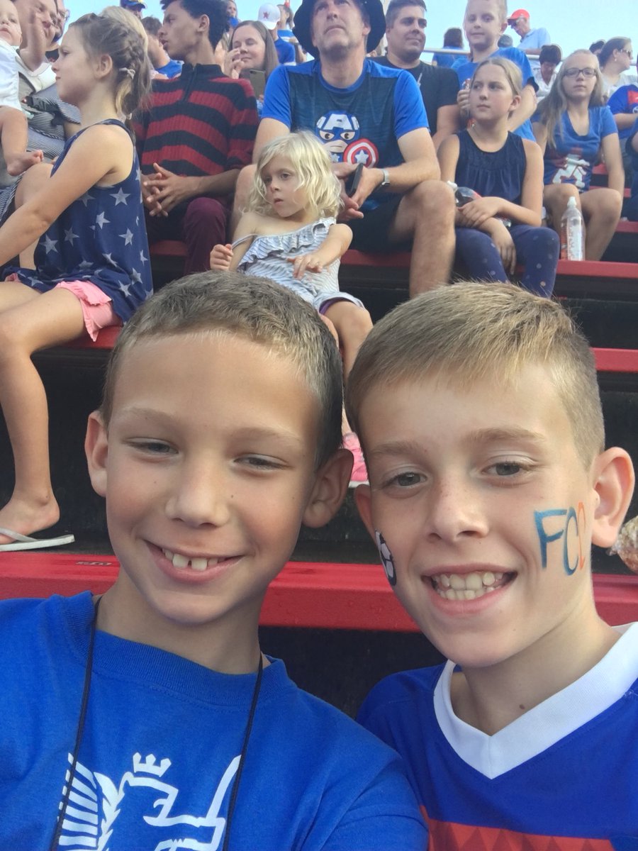 MichaelLoos5's tweet image. Soccer teammates having a blast taking in a pro soccer match! #FCCincy