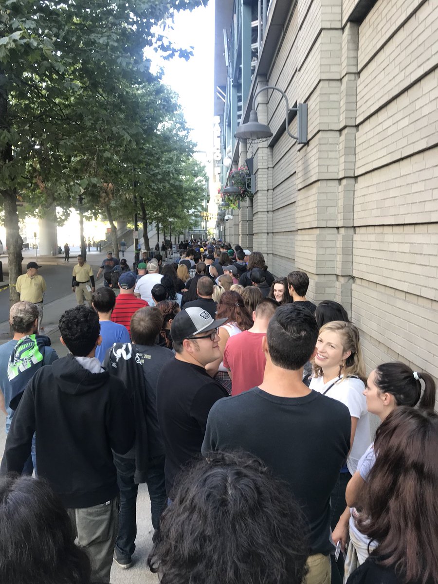 btemple777's tweet photo. Go time @foofighters https://t.co/XMu1TGIe9P