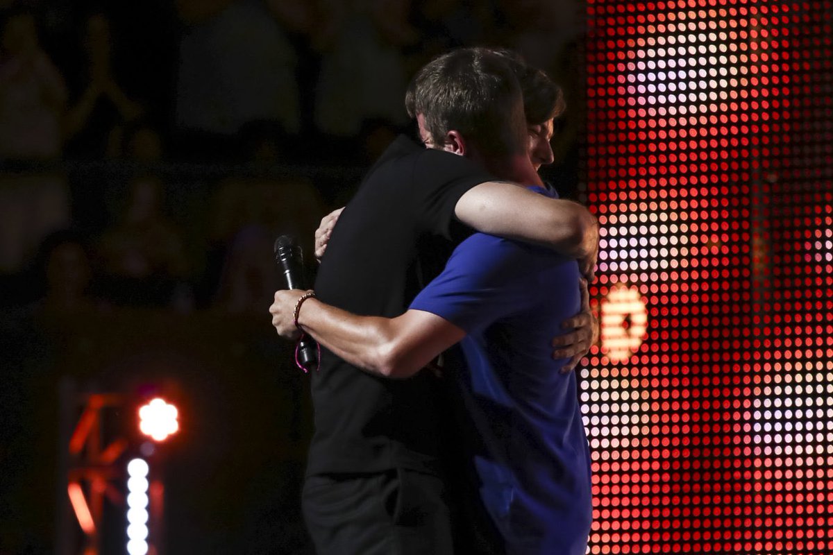 LouisMxOficial's tweet photo. 📰| "Louis Tomlinson lucha contra las lágrimas cuando el cantante que ayudó regresa a The X Factor." 😭❤

https://t.co/F1vIqrlEj6 https://t.co/IQkHTr36C5