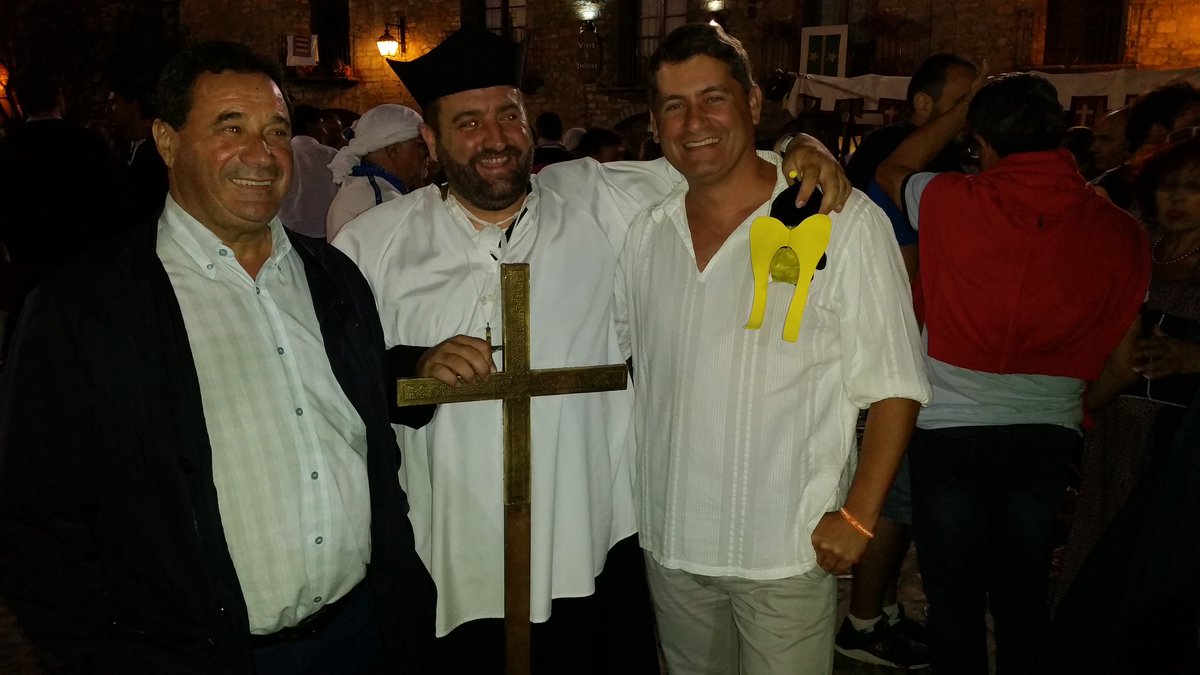 jsansoolmos's tweet photo. LA #MORISMA de #AINSA se apunta otro éxito.

La tradición oral conservada por sus vecinos durante siglos nos lleva hasta su reconquista en el siglo VIII. Y, a pesar de eso, cada edición aporta algún guiño a la actualidad.

Fiesta de Interés Turístico de Aragón. ¡De momento! https://t.co/eup4ibq5Ig