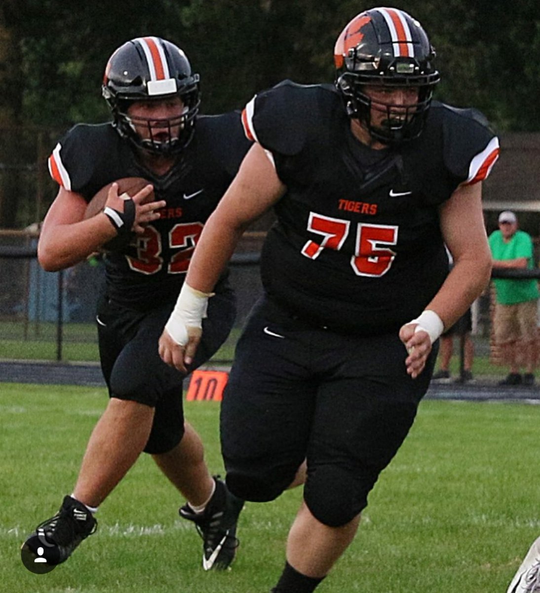 linemanissues's tweet photo. Big boys out front #linemenleadtheway https://t.co/G3poSj8tsp