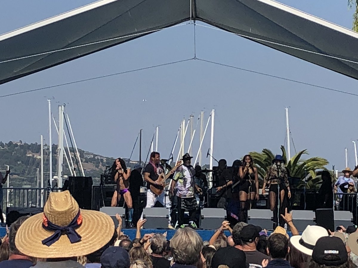 jillahjillah's tweet photo. #whymustibelikethat #GeorgeClinton #Sausalito https://t.co/SU9g8dUkG5