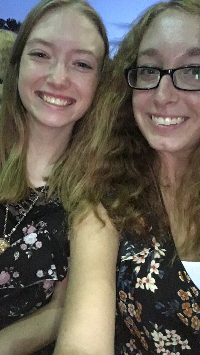 smakklove's tweet photo. Hey @PTXofficial , thanks for bringing us together finally 💕 @cuePTX #PTXSummerTourBURG https://t.co/4HzFkGnK6N