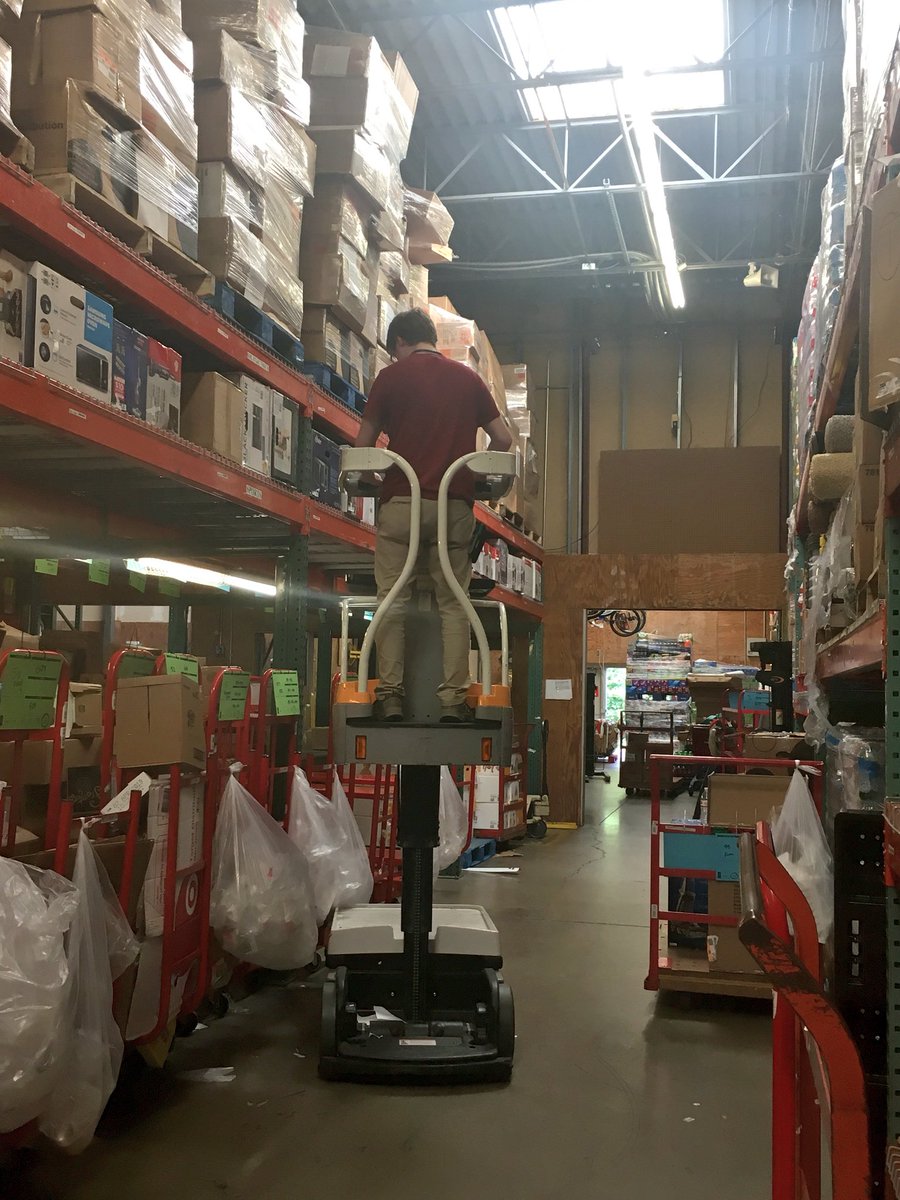 ashmlawrence's tweet photo. The unload team all learned how to backstock today. I then spent the day creeping on them while they did good things and backstocked all of their own freight. This team is legit y’all! #1063gettinafterit #huddlefieldtrip #owningtheprocess https://t.co/rSTx120maS
