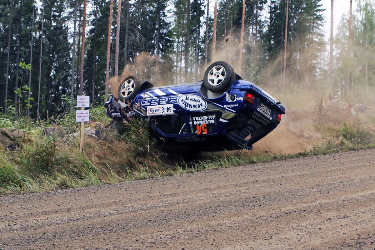jiipihlaja's tweet photo. Rallissa tapahtuu kaikenlaista eikä noita kylttejä turhaan laiteta . #runki #kaato #ensetralli @ensetralli @RalliSM #smralli #rallism #ralli #rally #rallye #crash #toyota #starlet #rallyaction 📷@jiipihlaja https://t.co/05UBcdR2uu