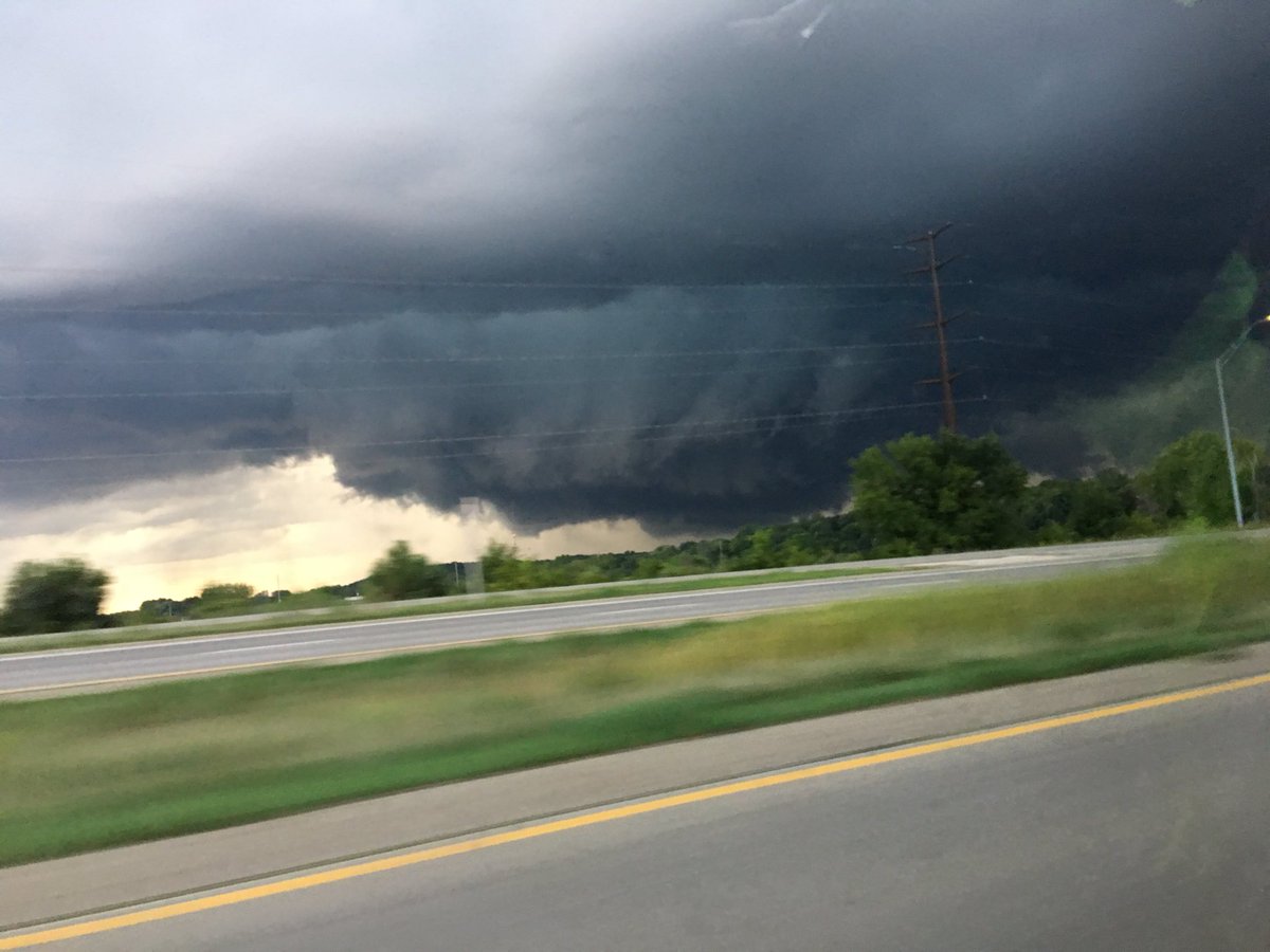 Maeg_MC's tweet photo. Driving through heavy rain and hail! @KCCINews @WHOhd https://t.co/COOICLwpAO