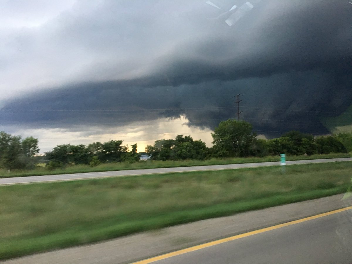 Maeg_MC's tweet photo. Driving through heavy rain and hail! @KCCINews @WHOhd https://t.co/COOICLwpAO