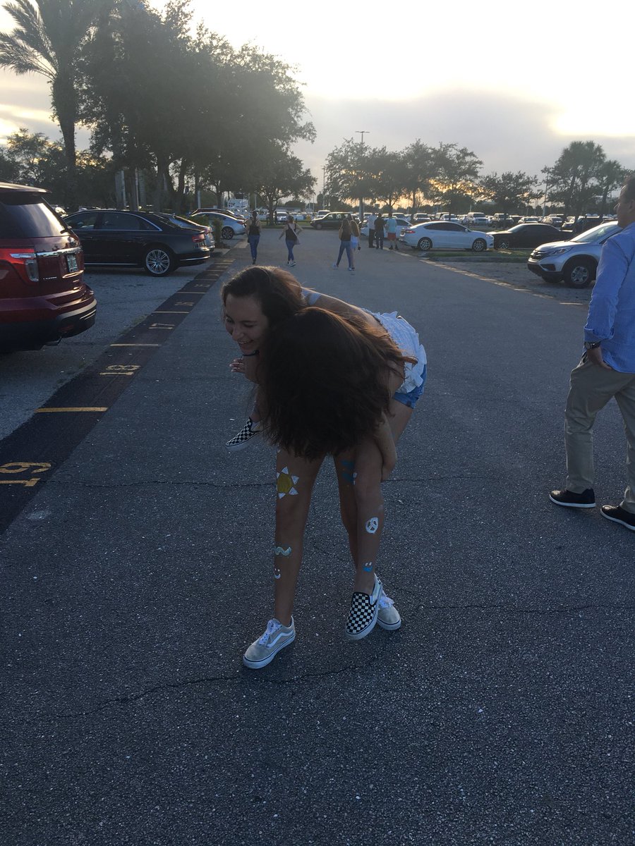 kaylee60111843's tweet image. Couldn’t imagine spending my birthday any better way 🤪 #HondaCivicTour #CharliePuth #15birthday