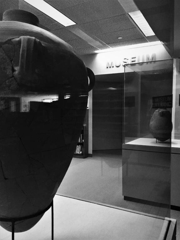 SWBTSlibraries's tweet photo. Day 6 of the #LibraryLife and #ArchivesLife challenge! 7 days of B&W photos – no people, no explanations. Today we pass the challenge on to @BaylorLibraries .
#SWBTS #BlackandWhite #Library #Shelfie #SeminaryLife
#SWBTSArchives https://t.co/xS8aLUTlJh