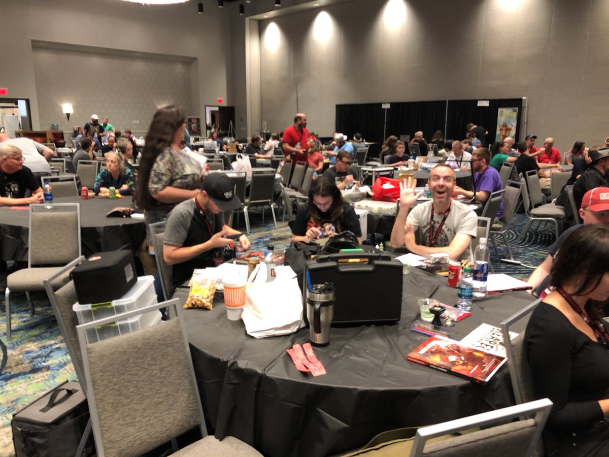 edz16's tweet photo. @reapermini #ReaperCon2018 the award ceremony is about to start! https://t.co/heOrBsvJb2