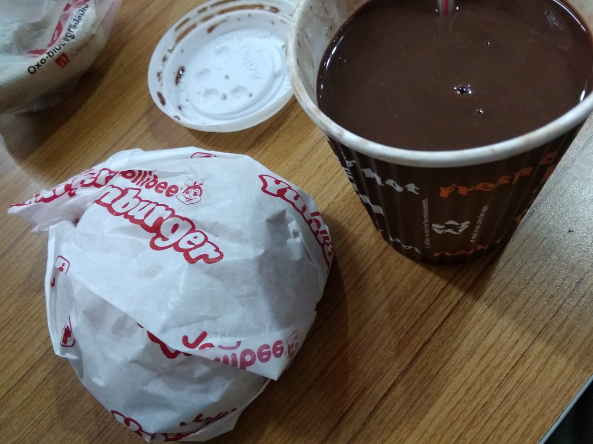 tintinarama's tweet photo. Jollibee sa ck🙊😂 https://t.co/MT8dwDkJlQ