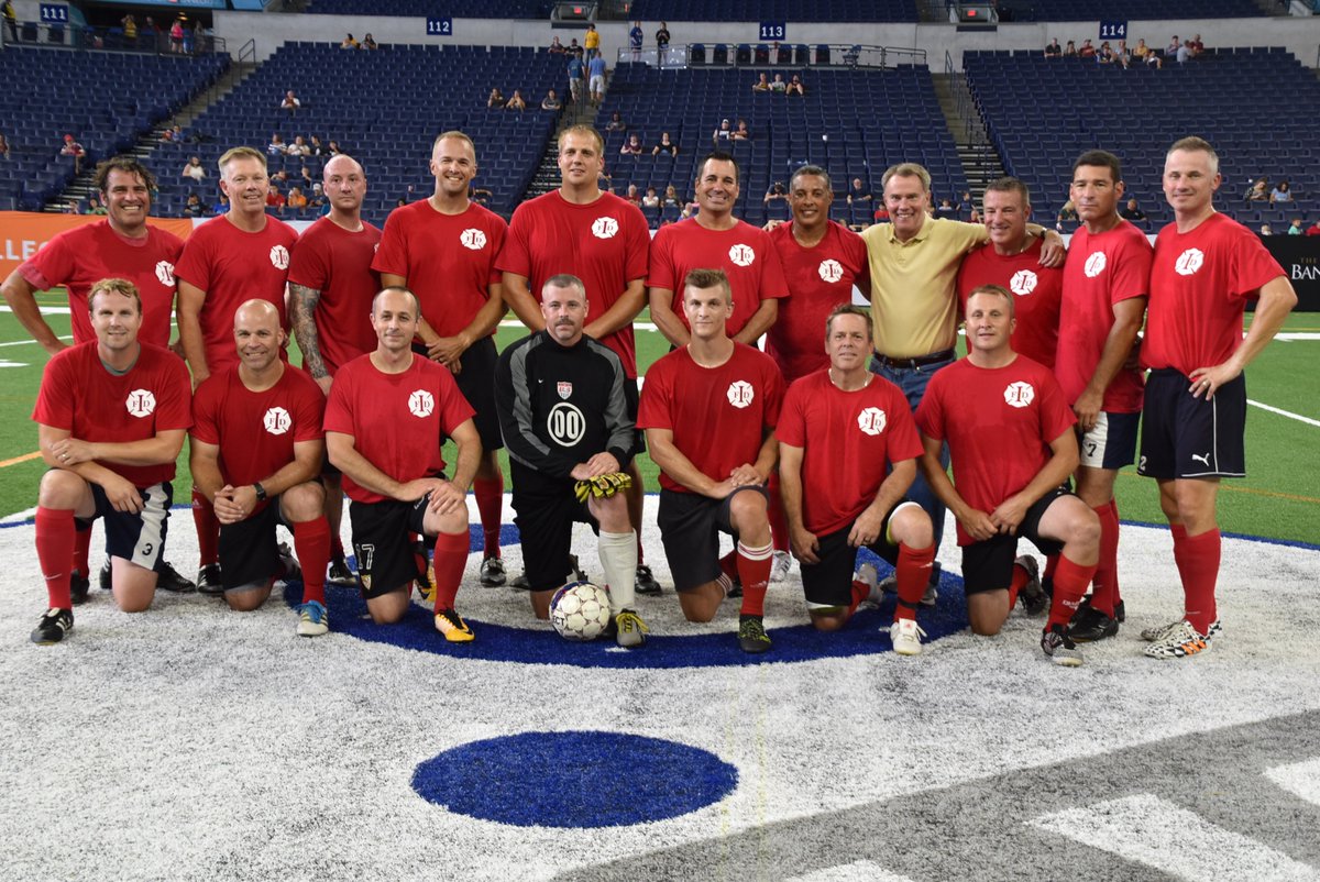 IFD_NEWS's tweet photo. .@IndyMayorJoe offering his center circle support to these public safety pro's at the 2nd annual Battle of the Badges. #NotPickingSides  Thanks for your support Mayor Joe - on and off the field. ⚽️🚒🚔 https://t.co/KuIBkvyikH