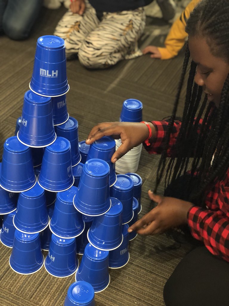 Some INTENSE cup stacking here at ByteHacks😱 <a href="/MLHacks/">Major League Hacking (MLH)</a> #ByteHacks2018