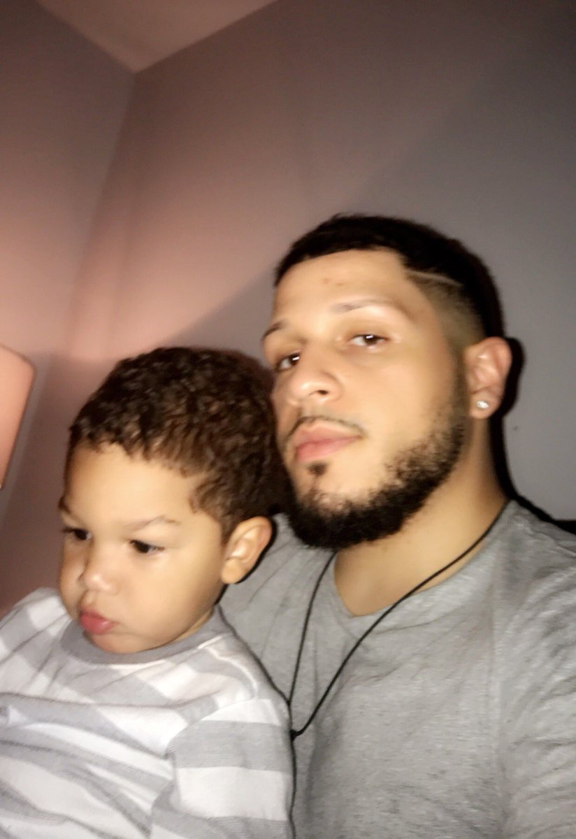 _PlayaJ's tweet photo. twins or no? https://t.co/lnJtNtNy1u