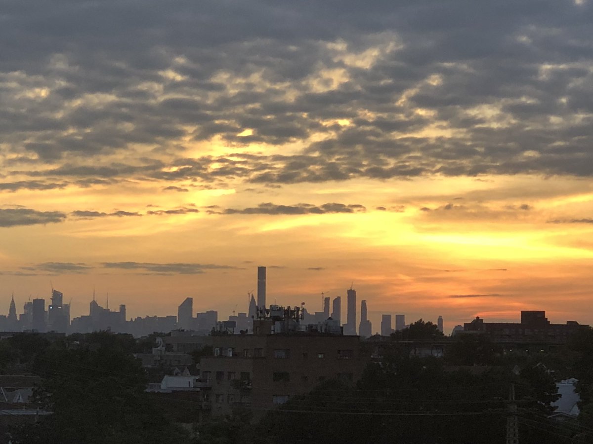 sanjward's tweet photo. Sunset at the @usopen https://t.co/swlrcz0Ibj