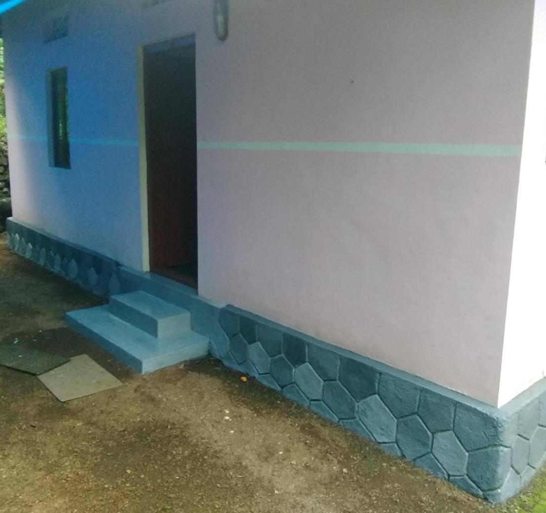 BinsuThomas3's tweet image. അറിയാവുന്ന പണി പേപ്പറിൽ ചായം പൂശലാണ്... അത് വെച്ച് നുമ്മ കൊച്ചുവീട് അങ്ങട് ചായം പൂശി... #FirstWork