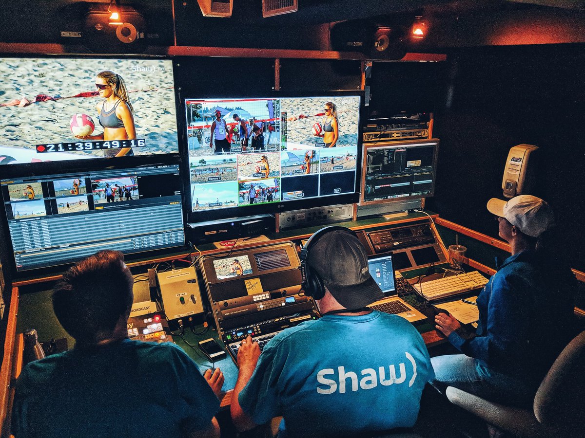 ShawTV_CVI's tweet photo. Control room @ShawTV_CVI directing all of the action at #volleybash #Parksville #beachvolleyball https://t.co/iP4zr8WjxH