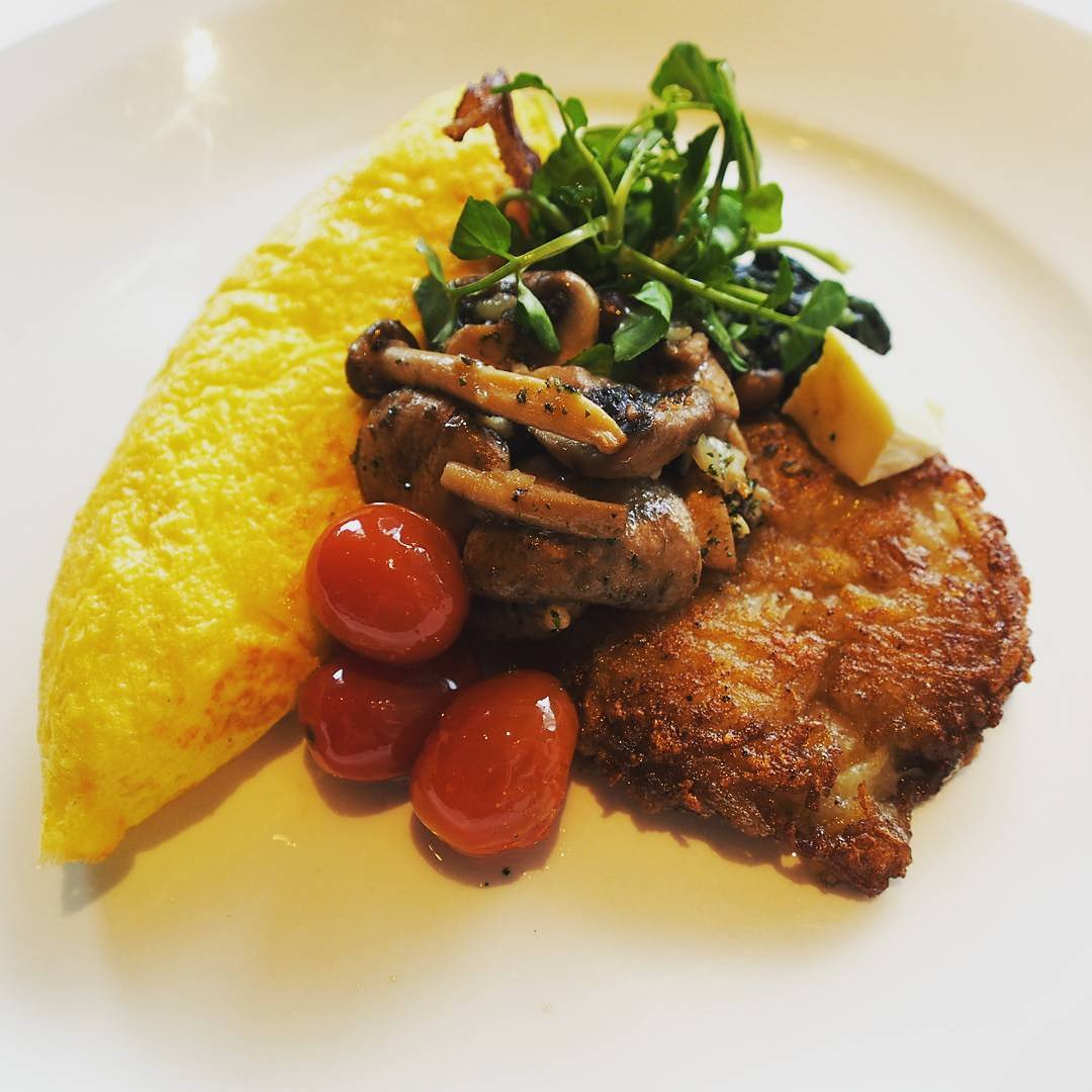 MangiolaD's tweet photo. Brunching @baccojakarta delicious 3 eggs country style omelette with bacon and hash brown 
Free Flow Wine, Sangria and beer
Available from 11am to 3pm
Saturday and Sunday
#baccojakarta  #breakfast #lunch #wineanddine #jktfoodbang #delicious #food  #brunch #jakarta #kulinerjakarta https://t.co/c969s6NpT1