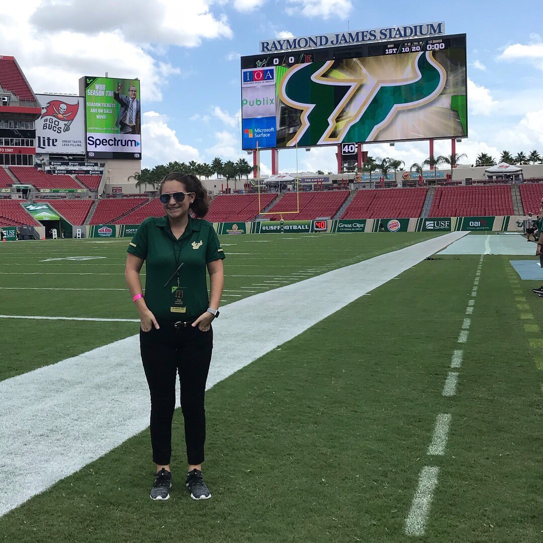 al_friedman's tweet photo. Incredible night with Incredible People!! Starting off football season with a W! #TeamMarketing @USFAthletics @USFFootball https://t.co/WlZP5Vpk39