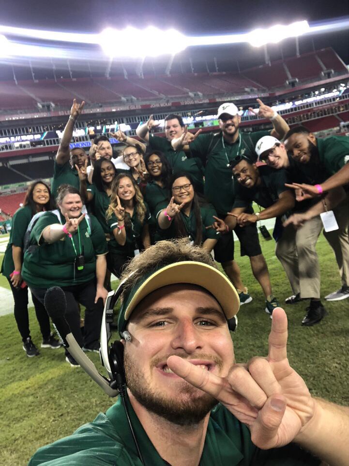 al_friedman's tweet photo. Incredible night with Incredible People!! Starting off football season with a W! #TeamMarketing @USFAthletics @USFFootball https://t.co/WlZP5Vpk39