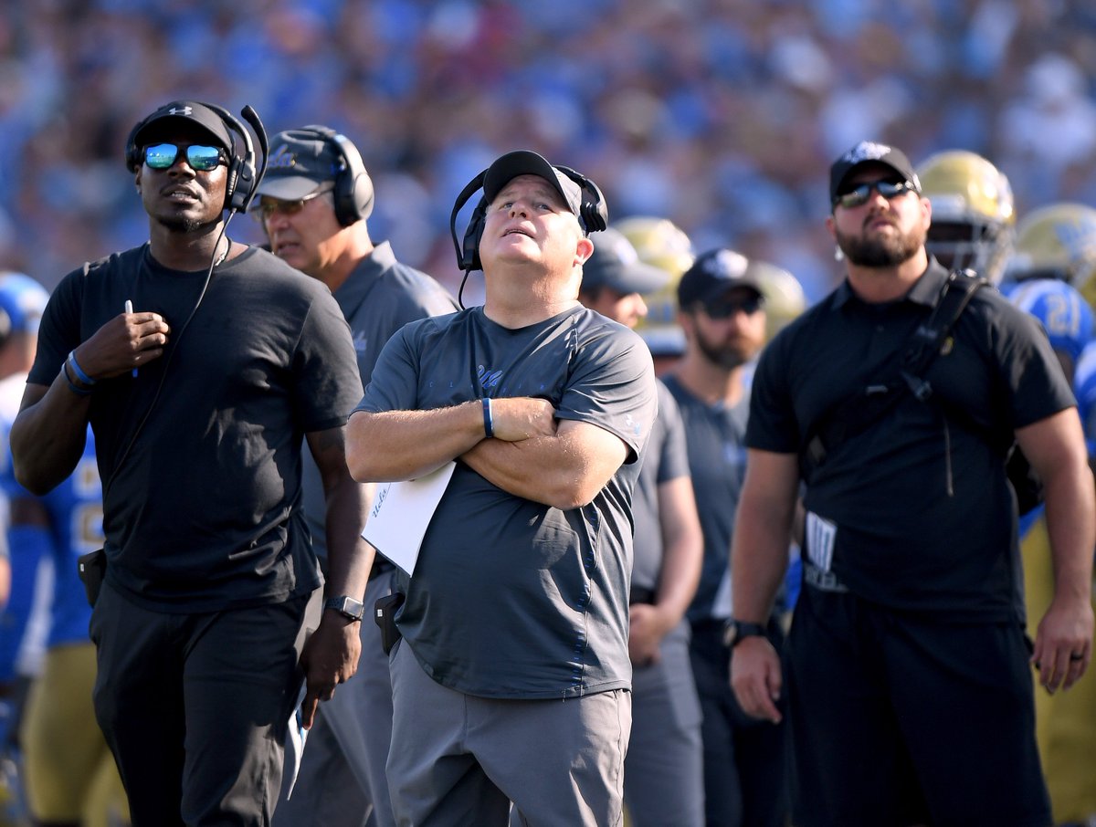 BR_CFB's tweet photo. The Chip Kelly era gets off to a rough start as UCLA drops 26-17 against Cincinnati https://t.co/WbOVwgNN1Q