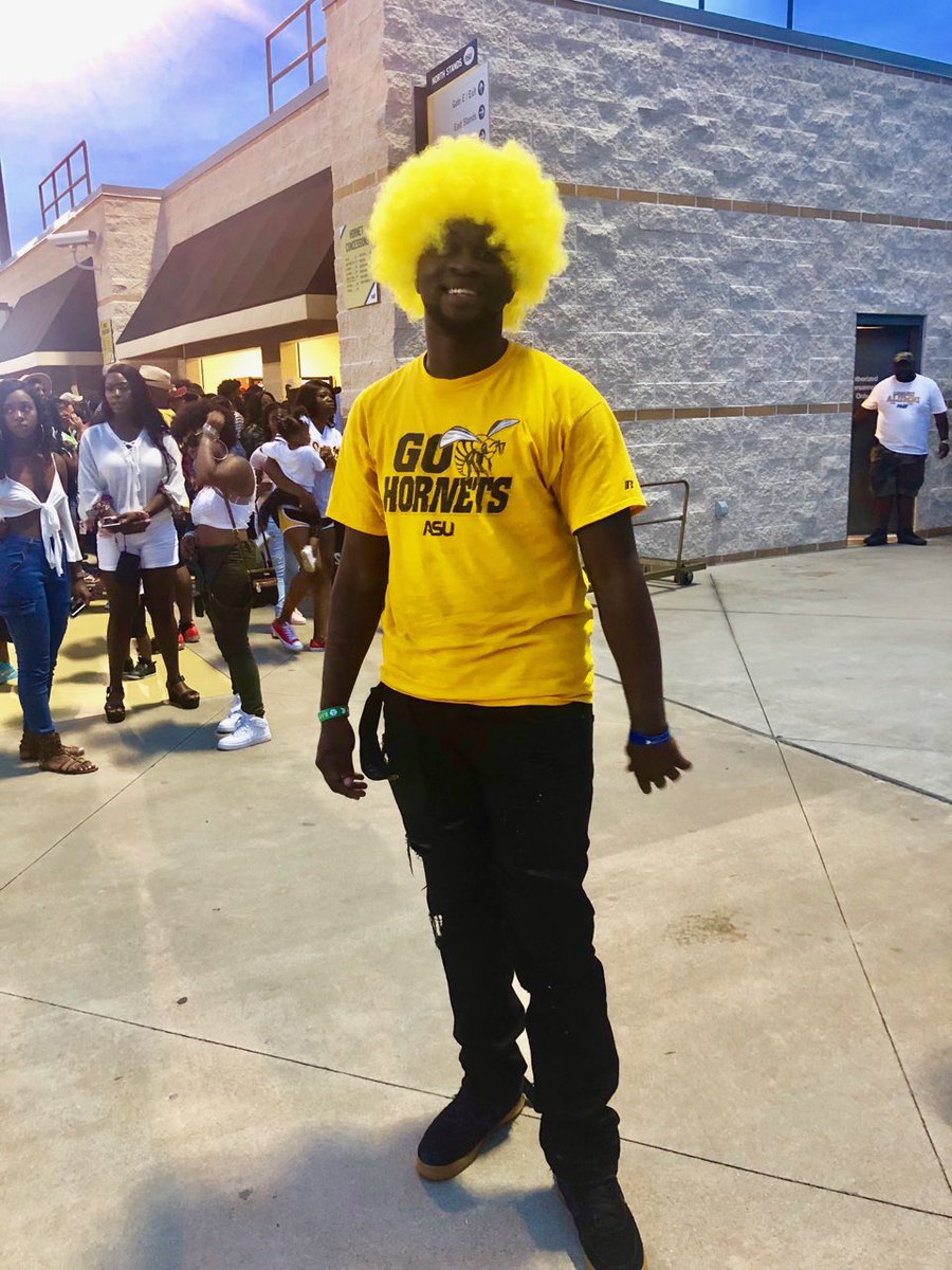 lewism_1000's tweet photo. Alabama State took the 26-20 victory over Tuskegee in Overtime ‼️😎 T Who ? 🤔
#GoCrazy 😈 #MyASU 🐝 #LongLiveChaunceyB 😭 #RestUpCTop 😭 #RipMalik 😭 https://t.co/p6DssdQFm7