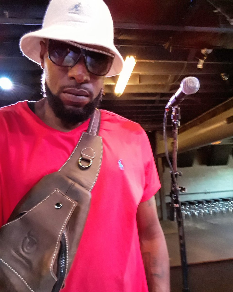 niteowlhiphop's tweet photo. Bout to transform into that dude.....
#HipHopGod
#MicMaster https://t.co/fHv7HdZd1I