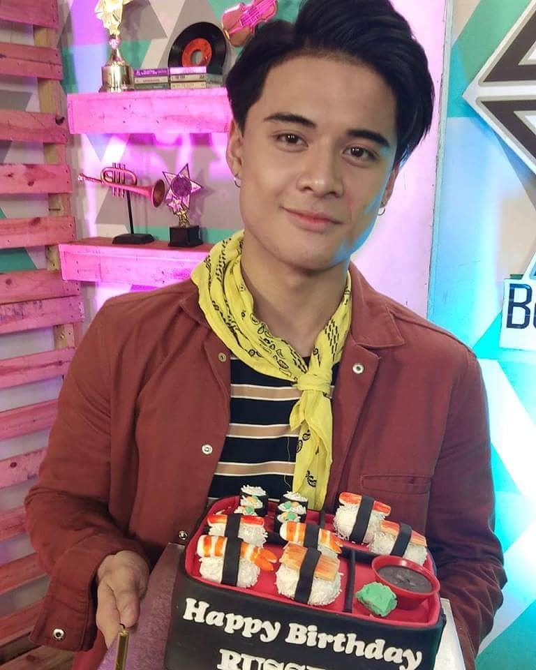 Russniel_REXGel's tweet photo. @BoybandPH  @boyband_russell  #boybandphxVip  #BelatedHappyHappybirthdayadodoi ❤❤🎂😃Russ https://t.co/1aWun2OS0Y
