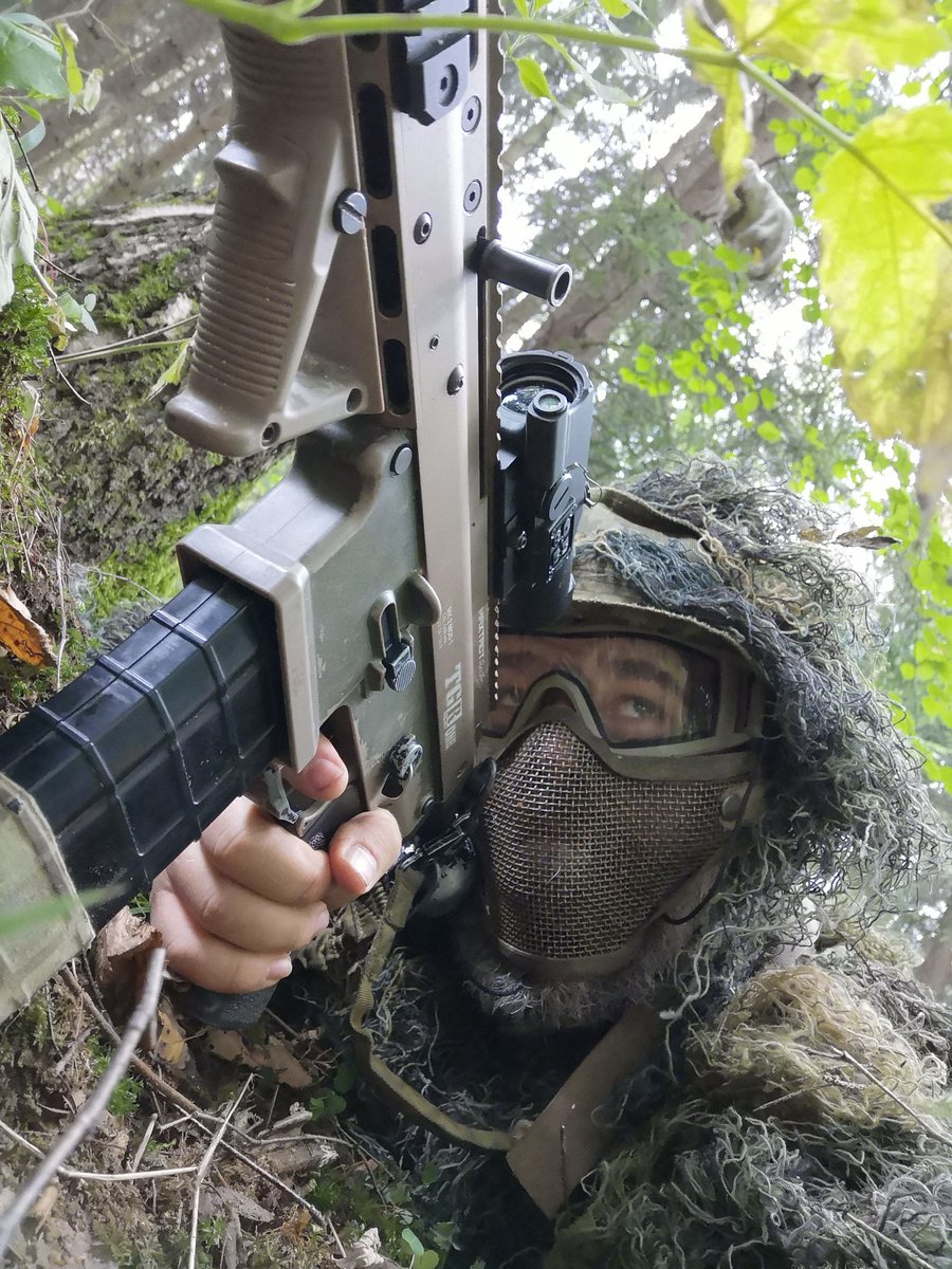DanielVavra's tweet image. Today I was Vietcong sniper. A good one. #Magfed #paintball