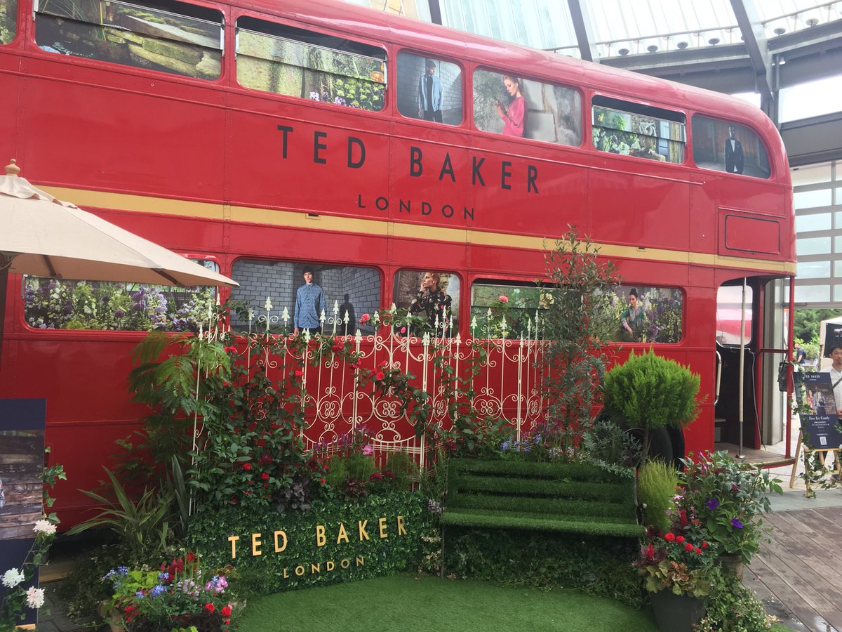 chichichichanxx's tweet photo. #GreatBritishWeekend、昼休みにギリギリ往復できることに気づき来てみた！ #ロンドンバス #ルートマスター #ブリティッシュ・プライド #TedBakerJapan #英国アンバサダー https://t.co/zvH6GwOgdq