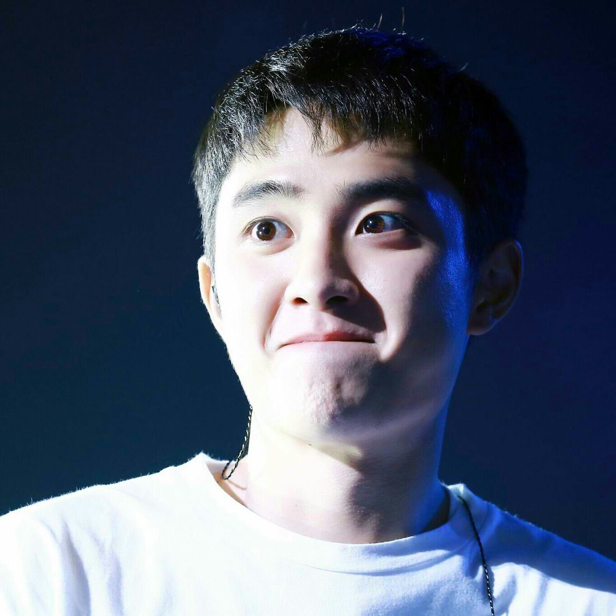 kyungseng's tweet photo. don't trust cute squishy boys

because                              can also be
this kyungsoo                   this kyungsoo https://t.co/AjBqUq1rpL