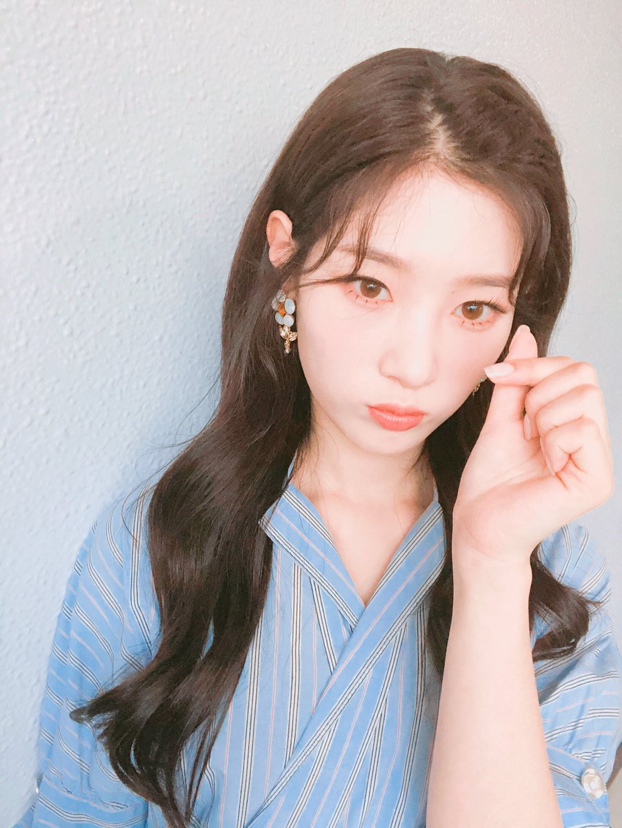 dia_official's tweet photo. 잠시후 12시 10분에 시작되는 인기가요에서 다이아의 무대는 13번째입니다🎶
MC챈도 많이 기대해주세요😍 
본.방.사.수💕
#다이아 #DIA #우우 #WooWoo https://t.co/llTuts4WoE