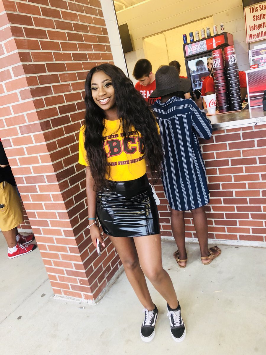 Zar_barr's tweet photo. Football Season is here 🖤🐅💛 #RespectTheG #Gramfam ‘21 https://t.co/2OjEzarz5y