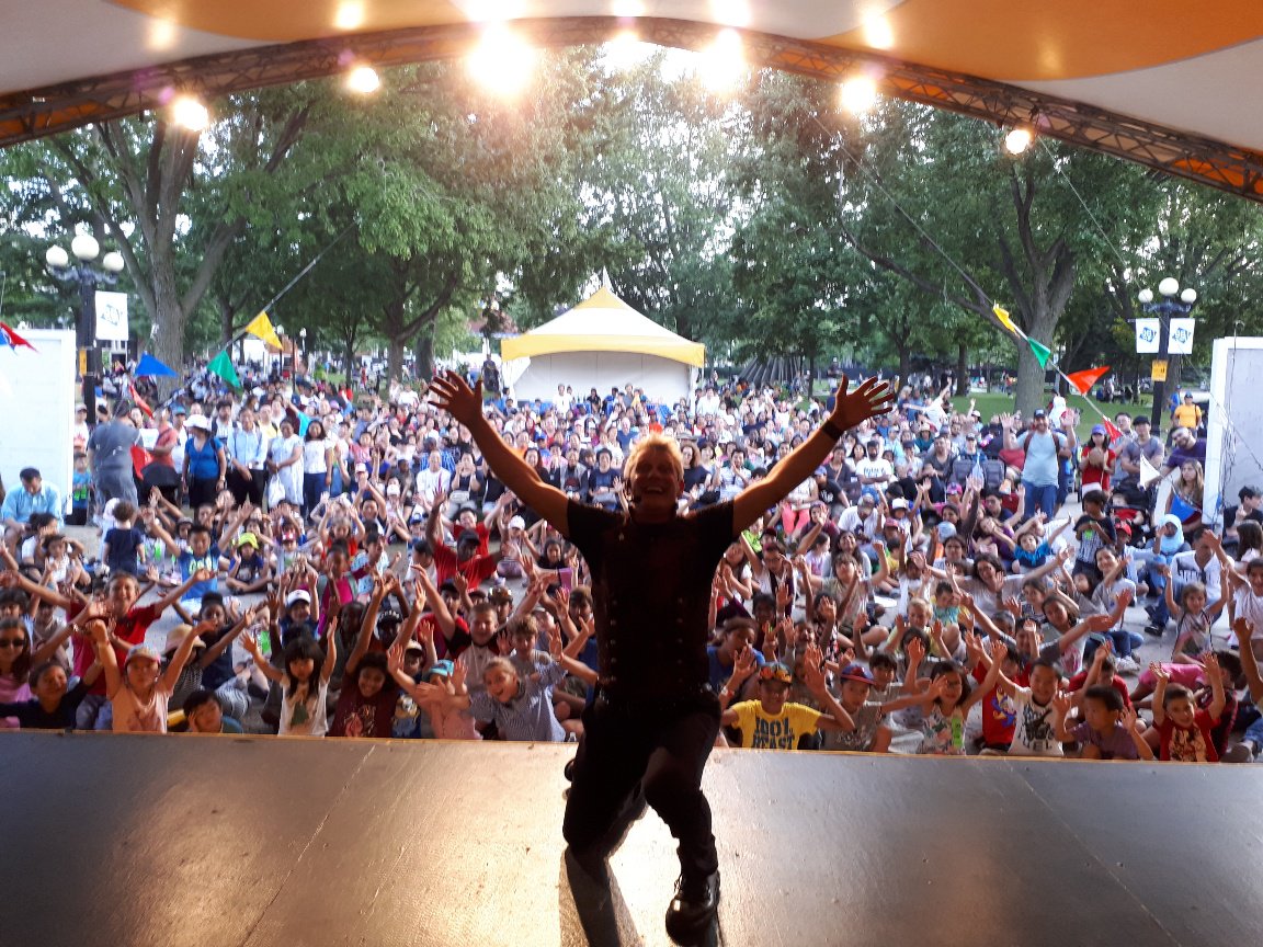 Majinxillusions's tweet photo. Great audiences at the CNE. Come take part in the magic and mayhem of THE EX! 2 more days left!  #magic #majinx #illusionist #escape #escapeartist #mentalism #magician #daring #Entertainment #familyentertainment #mystery #cosplay  #comicon #casaloma #themagiccastle #CNE https://t.co/XVzdZ67jI9